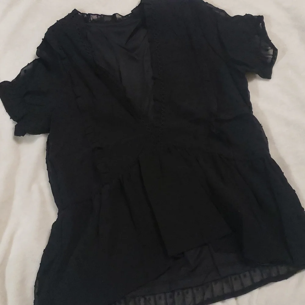 🍁New boutique ruffle Swiss dots deep v top - Picture 6 of 11